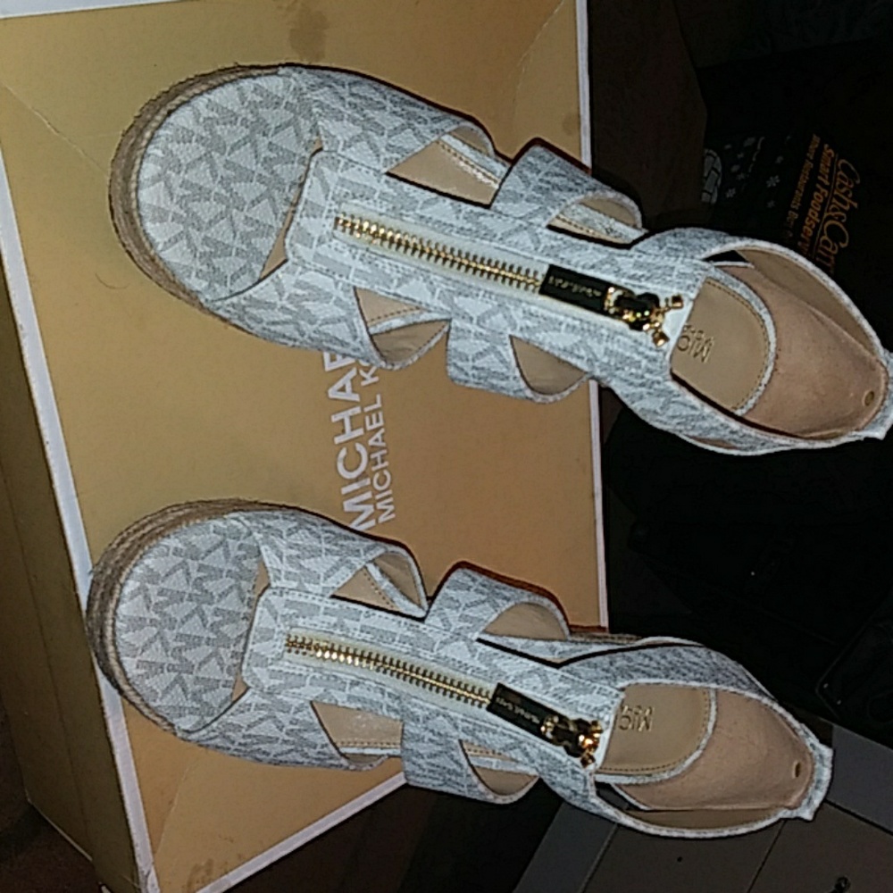 Shoes - Picture 3 of 5